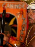 Cortejo reúne caboclinhos e tribos indígenas no Recife