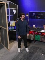 De ator a empreendedor: ele criou cabine acústica portátil e fatura R$ 15 mil por mês