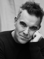 De volta ao país após 20 anos, Robbie Williams quer De volta ao país após 20 anos, Robbie Williams quer 'viver o Brasil de verdade’ pela primeira vez