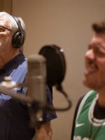 Deixa eu dizer que Ivan Lins recai com certa fluência, Deixa eu dizer que Ivan Lins recai com certa fluência, em feat com Ferrugem, em samba revitalizado por Marcelo D2