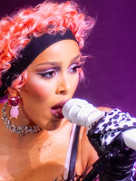 Doja Cat hipnotiza com gogó e sensualidade em show que dispensa firulas, em São Paulo