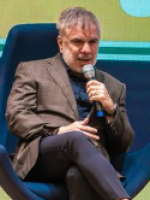 Dono da Riachuelo critica fim da escala 6×1 e diz que “custo vai subir de 18% a 20%”