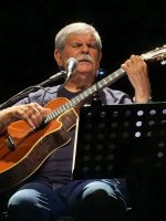 Dori Caymmi descortina um mundo de belezas em show no Dori Caymmi descortina um mundo de belezas em show no Rio com a 'voz de mágoa' amaciada pelo humor corrosivo