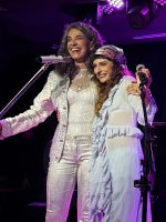 Duda Brack se irmana com Simone no Rio em show feliz de vozes, violões e harmonização de universos musicais