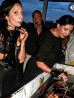 É #FAKE que foto mostre Lady Gaga comendo carne humana É #FAKE que foto mostre Lady Gaga comendo carne humana em ilha de Epstein; registro exibe interação da cantora com obra de arte