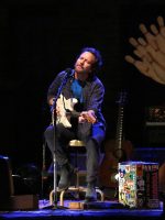 Eddie Vedder e Roger Daltrey são anunciados no festival Best of Blues and Rock; veja line-up