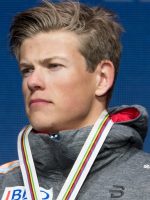 Esquiador norueguês ganha 9º ouro e se isola como maior vencedor