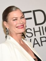 Ex-modelo Carré Otis denuncia ex-chefe da agência Elite por estupro