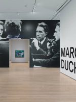 Exposição do MoMA revê a arte do estranhamento de Marcel Duchamp