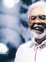 Gilberto Gil perpetua turnê ‘Tempo rei’ em álbum ao vivo Gilberto Gil perpetua turnê 'Tempo rei' em álbum ao vivo com quatro volumes