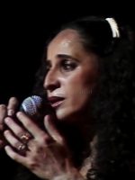 Grande momento de Maria Bethânia em show de 1982 volta à cena em registro audiovisual feito na Argentina em 1984