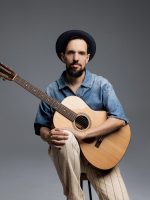 Gustavo Spínola guarda faixa com Ivan Lins para fecho do Gustavo Spínola guarda faixa com Ivan Lins para fecho do álbum 'Do acaso ao cais'