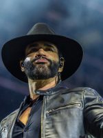 Gusttavo Lima vai de sofrência a Sweet Child O’ Mine Gusttavo Lima vai de sofrência a Sweet Child O' Mine em show com direito a momento rave em rodeio no interior de SP