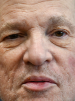 Harvey Weinstein, produtor preso por agressões sexuais, diz que prisão é um 'inferno'