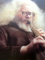 Hermeto Pascoal, que faria 90 anos, resiste na memória nacional Hermeto Pascoal, que faria 90 anos, resiste na memória nacional como símbolo da música livre e inclassificável