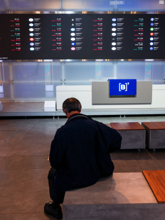 Ibovespa futuro cai com ataques do Irã e petróleo em alta; Fed e Copom seguem no foco