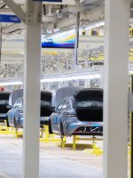 Indústria brasileira surpreende e cresce 0,7% em abril, 4º mês seguido de alta