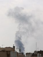 Israel amplia ataques ao Irã, que se movimenta para nomear novo líder supremo