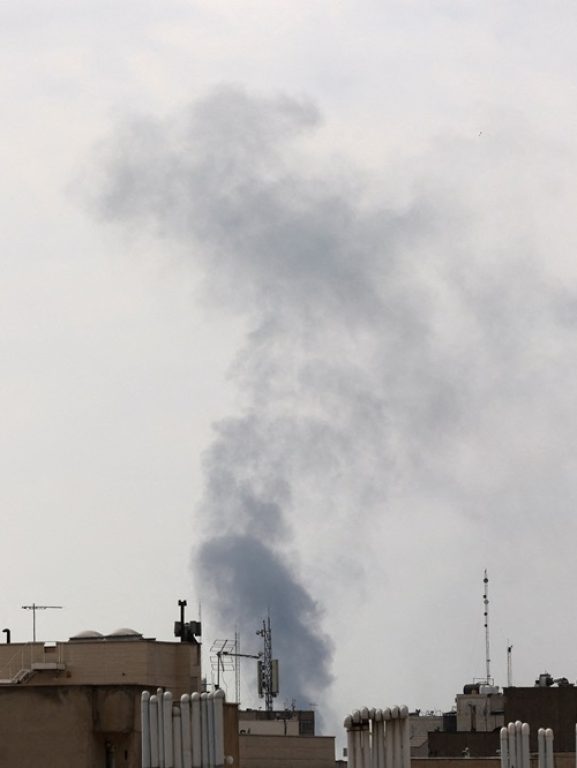 Israel amplia ataques ao Irã, que se movimenta para nomear Israel amplia ataques ao Irã, que se movimenta para nomear novo líder supremo