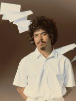 Ítallo França divide 'Última roupa' com Zé Ibarra no quarto álbum, 'Catatau'