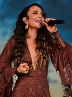 Ivete Sangalo canta pagode genérico no álbum e show ‘Clareou’ Ivete Sangalo canta pagode genérico no álbum e show ‘Clareou’ em conexão artificial com o samba de Clara Nunes