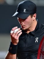 João Fonseca enfrenta o americano Tommy Paul em Indian Wells neste domingo