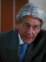 John Nolan, tio do diretor Christopher Nolan e ator em 'Batman Begins', morre aos 87 anos