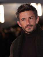 Jonathan Bailey é eleito o homem mais sexy do mundo Jonathan Bailey é eleito o homem mais sexy do mundo de 2025 pela revista 'People'