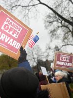 Juiz federal congela pedido de Trump por dados raciais de universidades públicas