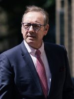 Kevin Spacey diz estar endividado e sem casa após acusações de abuso sexual: 'Pouco entrou, tudo saiu'