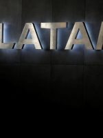 Latam oferece bônus de R$ 160 mil em disputa por Latam oferece bônus de R$ 160 mil em disputa por pilotos para jatos da Embraer
