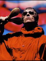 Liam Gallagher xinga brasileiro que reclamou de ‘Wonderwall’ como tema Liam Gallagher xinga brasileiro que reclamou de 'Wonderwall' como tema da Inglaterra na Copa