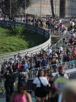 Lollapalooza 2026: Quem trabalha no festival consegue assistir aos shows Lollapalooza 2026: Quem trabalha no festival consegue assistir aos shows e curtir as atrações do evento?