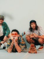 Melton Sello cria narrativa pop punk no primeiro álbum, ‘Opa!’, Melton Sello cria narrativa pop punk no primeiro álbum, 'Opa!', lançado oito anos após a formação da banda carioca