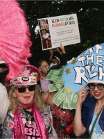 Met Gala 2026 é alvo de protestos contra Jeff Bezos e outros bilionários