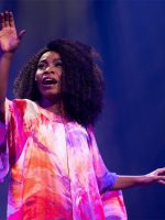 Musical retrata Zezé Motta com toda a plenitude da atriz e cantora que driblou o racismo com talento e a força da arte