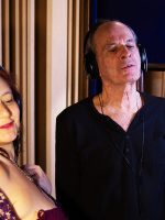 Ney Matogrosso reforça conexão com Projeto Caleidoscópio no quarto álbum do duo carioca, 'Estrangeiros'
