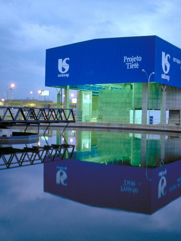 No STF, Zanin vota para manter privatização da Sabesp; Fux suspende julgamento