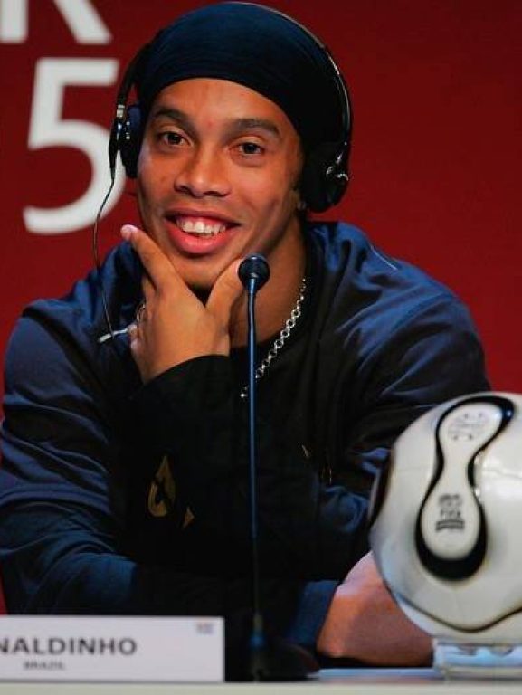 O clube que convenceu Ronaldinho Gaúcho a voltar ao futebol O clube que convenceu Ronaldinho Gaúcho a voltar ao futebol aos 46 anos