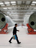 PMIs, seguro-desemprego e balanços nos EUA e mais destaques desta 5ª