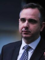 Pacheco se filia ao PSB, critica totalitarismo, mas nega decisão sobre candidatura