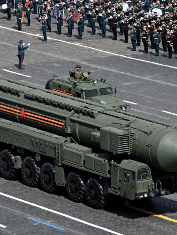 Pacto de armas nucleares entre Rússia e EUA expira e risco de conflito atômico cresce