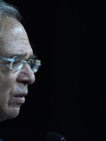 Paulo Guedes critica ‘afrouxamento’ fiscal do governo Lula e nega entrar na política