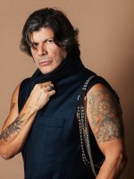 Paulo Ricardo grava show ‘Reinventar’ na estreia em São Paulo Paulo Ricardo grava show 'Reinventar' na estreia em São Paulo com roteiro parecido com o da turnê anterior 'XL'...