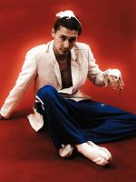 Pedro Mizutani manda 'aquele abraço aos ratos vivos' em álbum 'lo-fi' em que vai além da bossa dos primeiros EPs