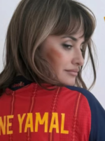 Penélope Cruz posta foto com camisa de Lamine Yamal durante Penélope Cruz posta foto com camisa de Lamine Yamal durante vitória da Espanha na Copa