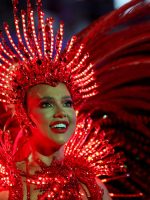 Perrengues com tapa-sexo: além de Virginia, veja outras musas que tiveram problemas com o acessório