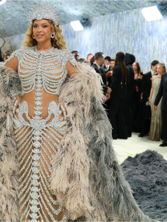 Por que Beyoncé é tão ausente dos holofotes e o que a aparição no Met Gala significa?