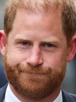 Príncipe Harry e Elton John perdem processo contra tabloide britânico Príncipe Harry e Elton John perdem processo contra tabloide britânico