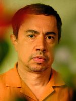 Pupillo vai do Recife para o mundo nas ricas texturas sonoras que compõem a trilha do primeiro álbum solo do artista